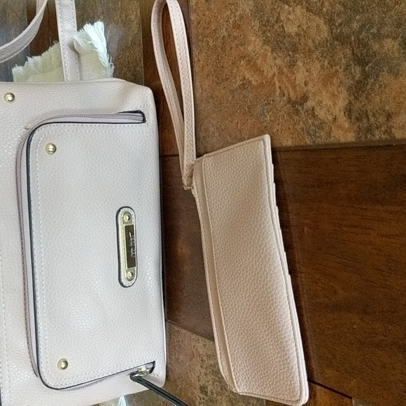 Nicole Miller Pink shoulder bag. B6 - Picture 6 of 10